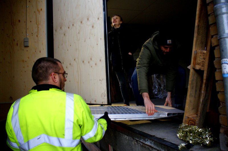 Pakning af container og it-værksted